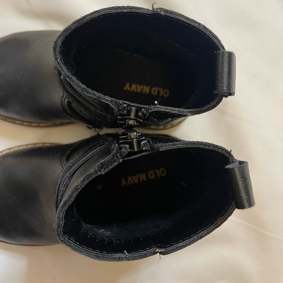 Girls Old Navy size 6 (13.5) black boots - Picture 6 of 7